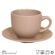 Tasse à café et soucoupe en céramique marron mat